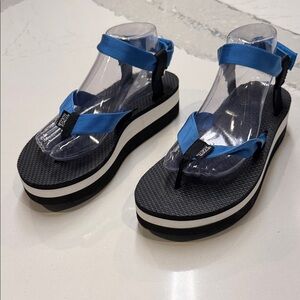 Teva Women’s Black and Blue Platform Sandals Sz9 Never Worn Velcro Closure